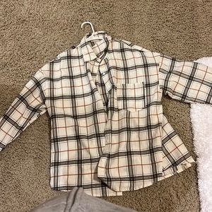Nice flannel only worn once& is cute for any outfit!size Large